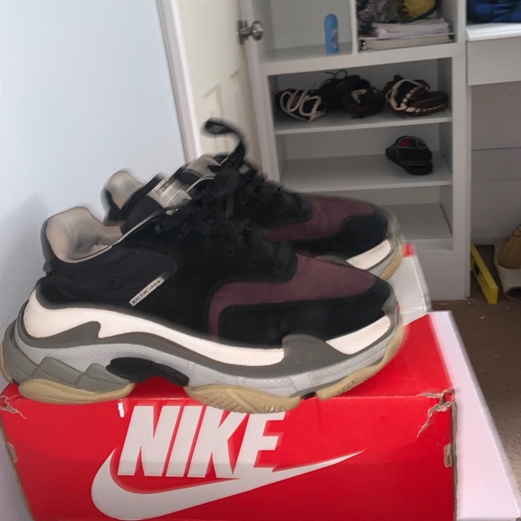 Triple S Balenciaga (Black & Burgundy) 10.5 Men - Picture 3 of 5